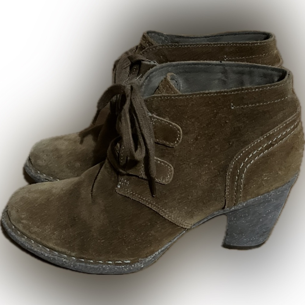 Brown suede Clarks boots - adorable and almost perfect shape